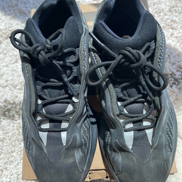 50% OFF - adidas Yeezy 700 V3 Dark Glow (unisex) - Picture 3 of 5